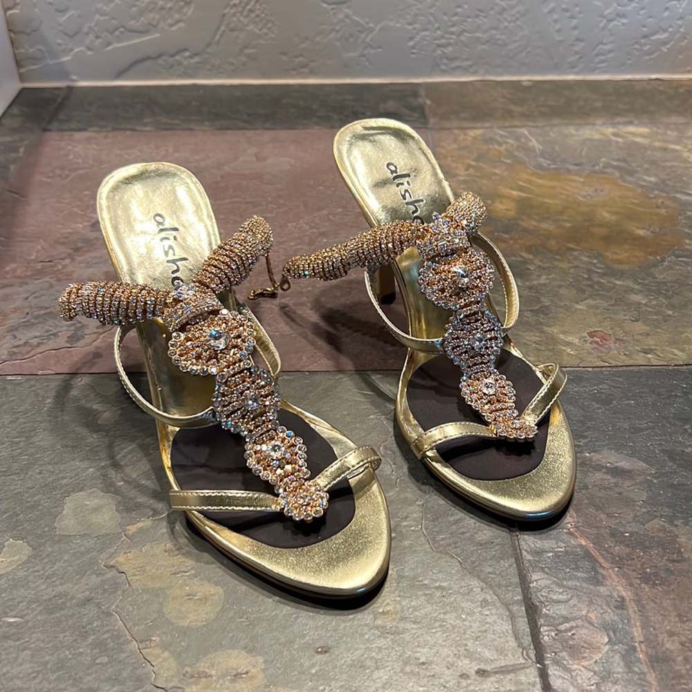 Alisha Hill size 6